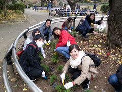 ���]����